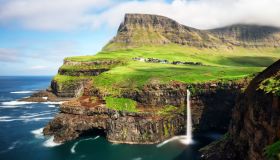 Le Isole Faroe chiudono a tutti tranne che a 80 volontari: un modello unico