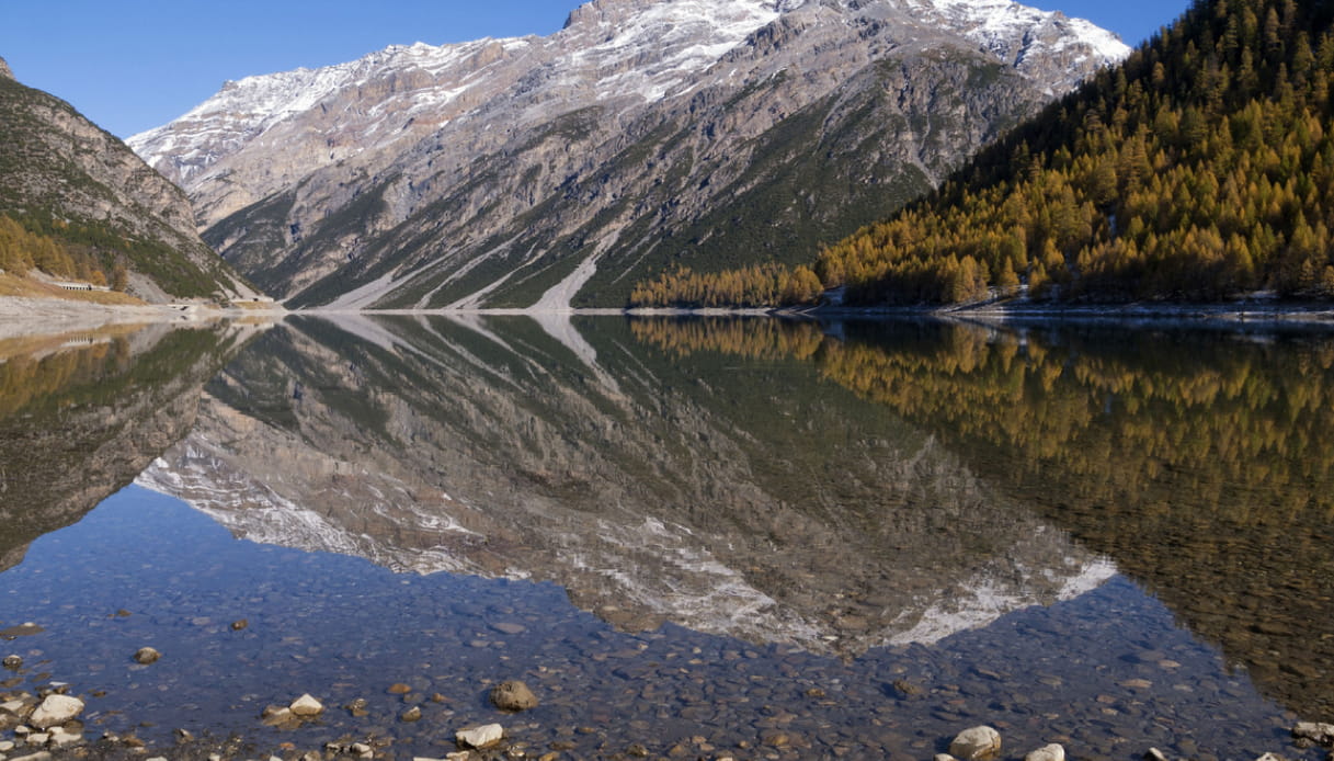 Lago di Livigno in montagna in Lombardia