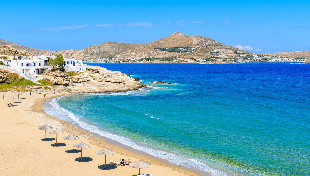 https://siviaggia.it/wp-content/uploads/sites/2/2025/01/paros-grecia.jpg