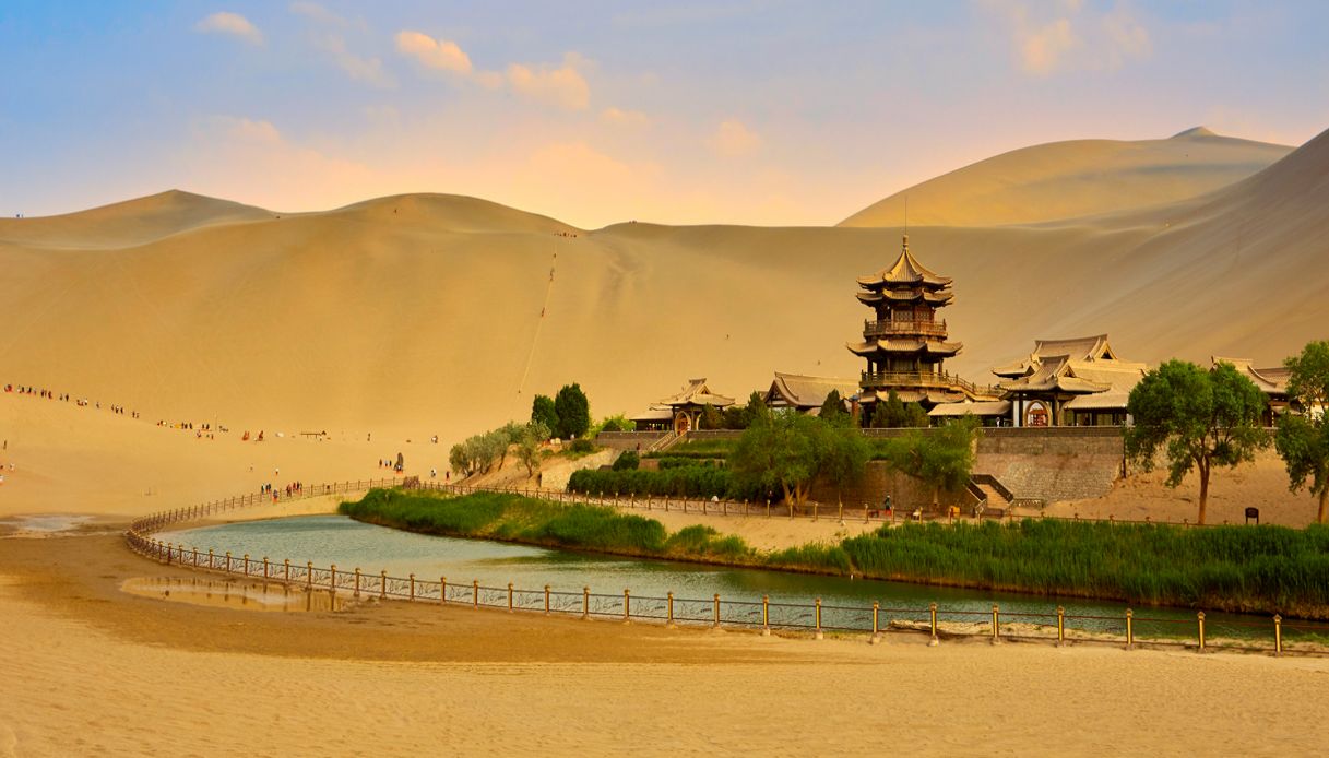 https://siviaggia.it/wp-content/uploads/sites/2/2025/01/yueya-Spring-Gansu-China.jpg