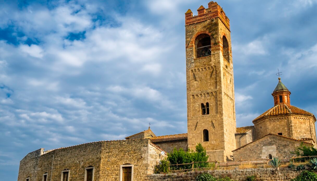 Asciano, la torre campanaria della Basilica di Sant'Agata