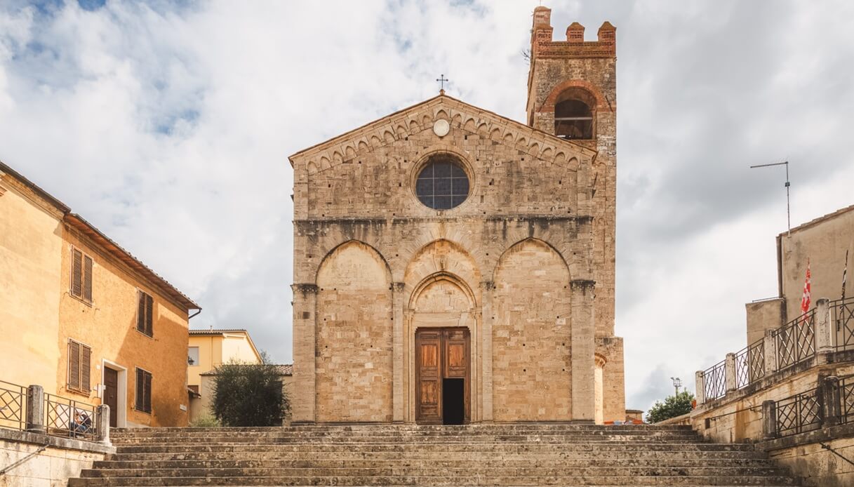 Toscana: primavera ad Asciano, il borgo delle Crete Senesi