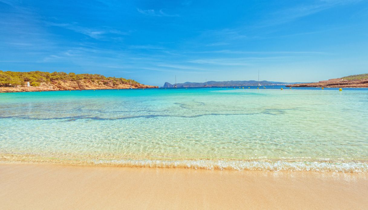 Magnifica spiaggia di Cala Bassa a Ibiza