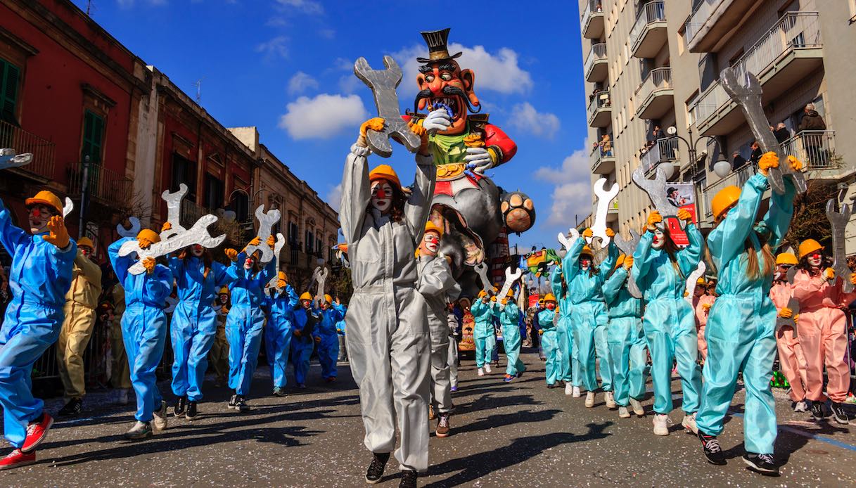 La sfilata dei carri del Carnevale di Putignano