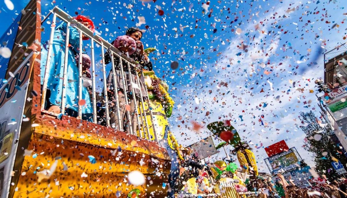 Carnevale nei borghi: le tradizioni più coinvolgenti d’Italia