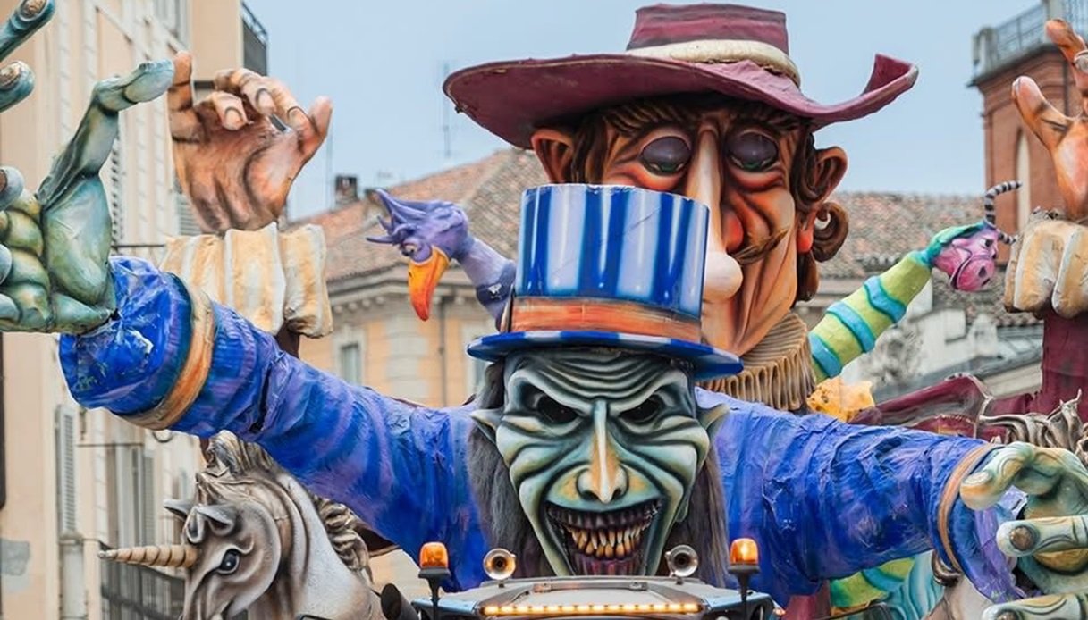 Carnevale di Mondovì, carri allegorici e maschere bellissime