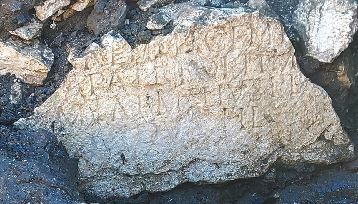 Scoperta a Savona un’epigrafe romana sul Priamar: un’importante testimonianza storica