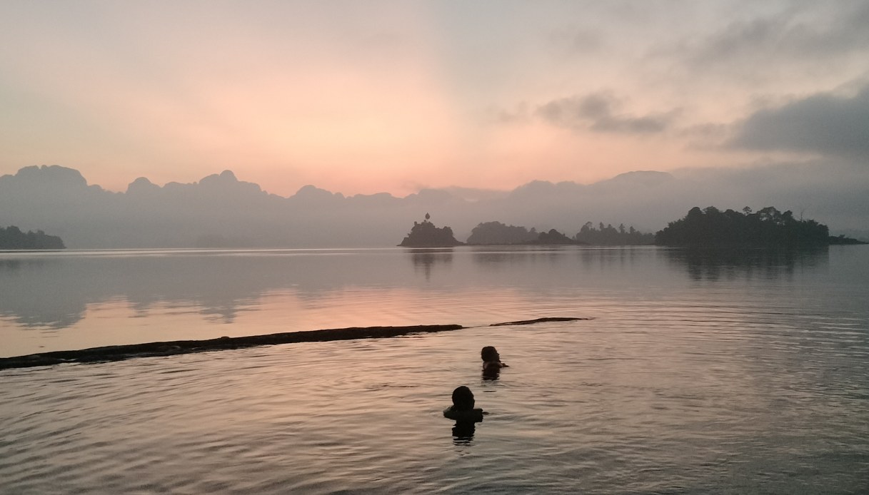 Lago Cheow Lan, Thailandia