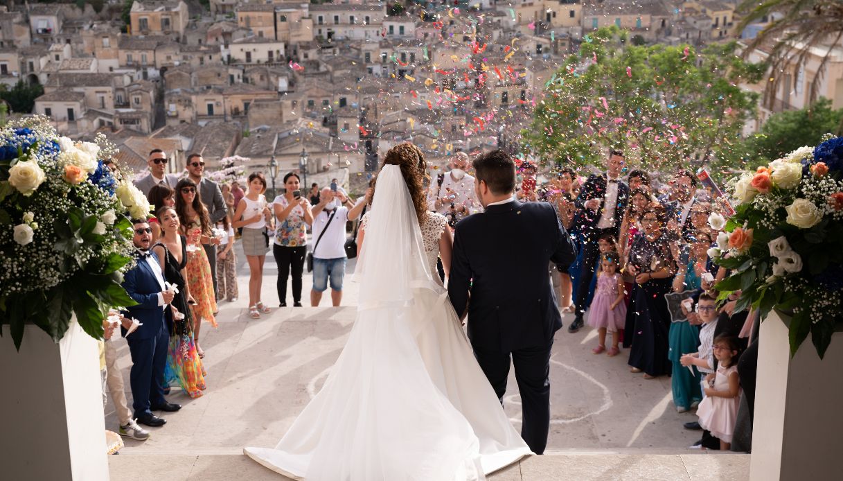 Invitare turisti stranieri al matrimonio diventa un’esperienza culturale. Succede in Italia