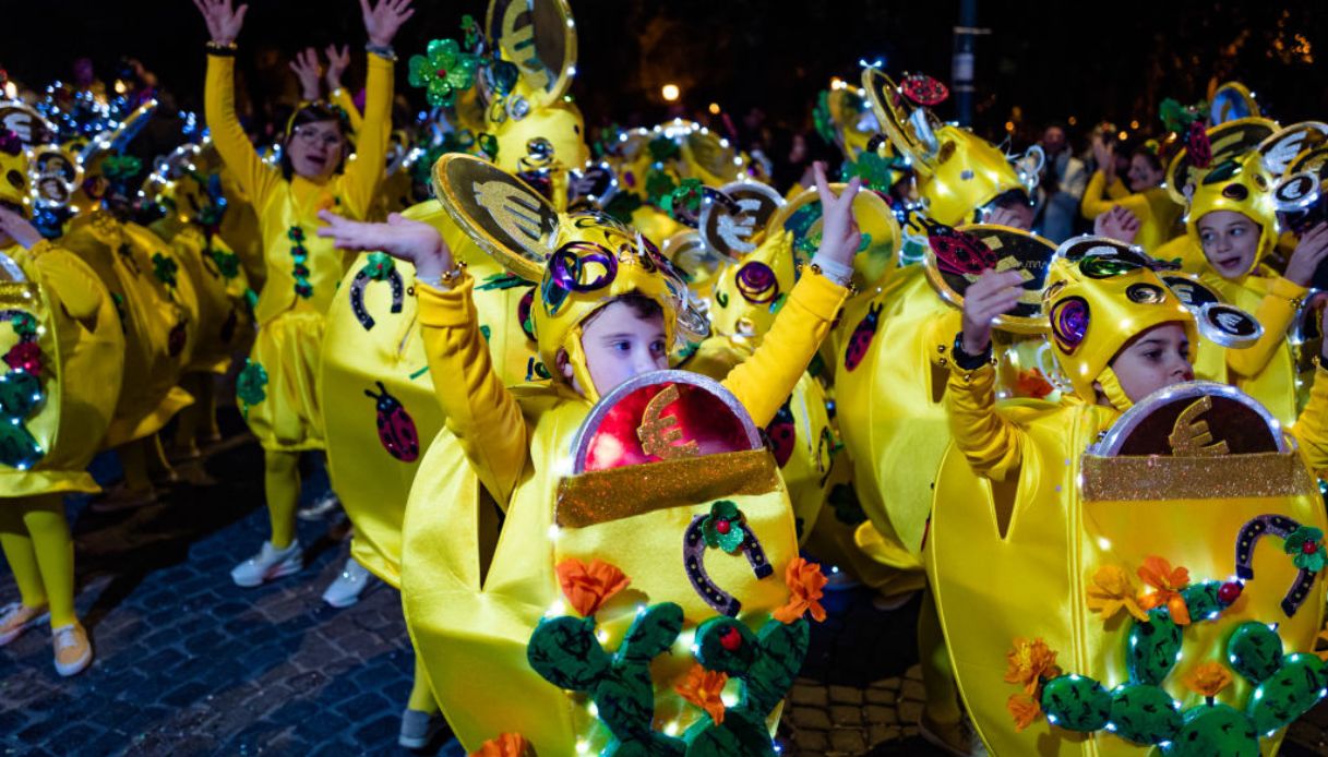 Parata alla Notte Colorata del Carnevale di Manfredonia