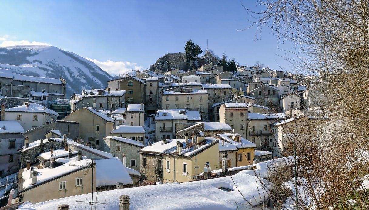 Effetto TikTok, dopo Roccaraso anche Ovindoli frena l’overtourism