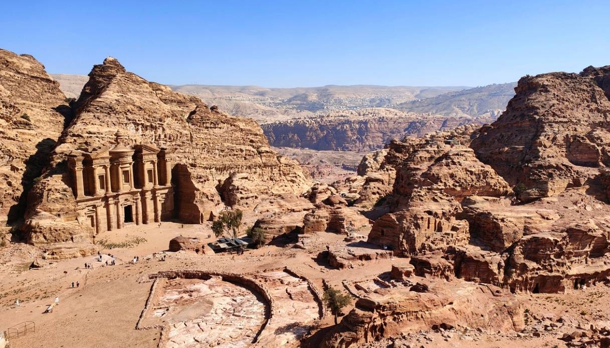 Assalto di turisti a Petra