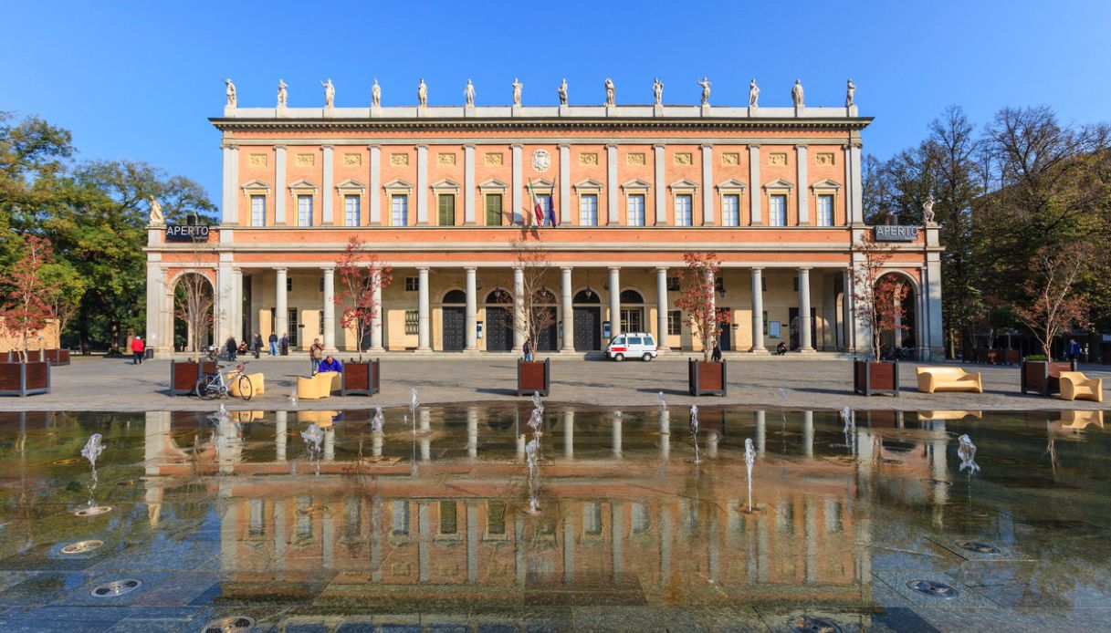 L'elegante Teatro Municipale Romolo Valli