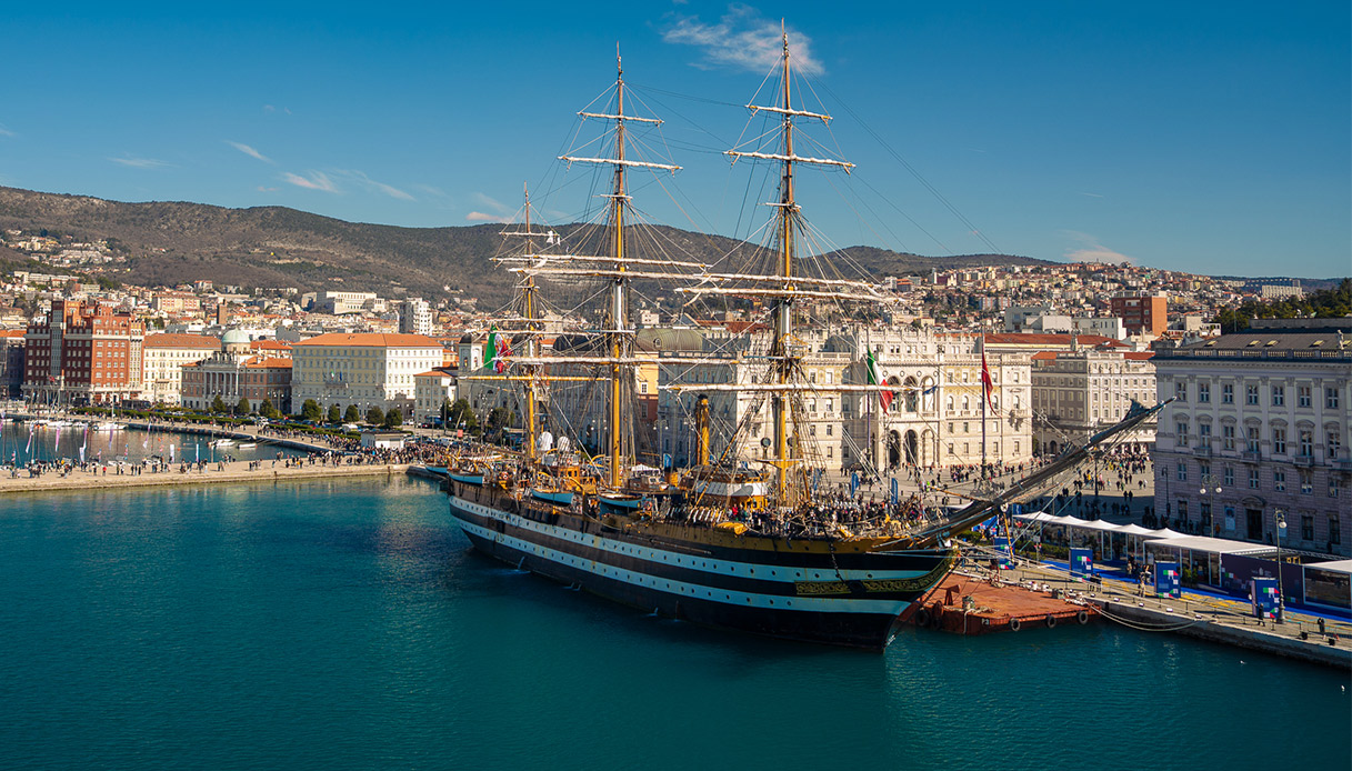 Prende il via da Trieste il tour dell’Amerigo Vespucci, visite gratis