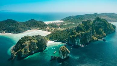 Phi Phi Island, paradisi naturali e mecca del divertimento