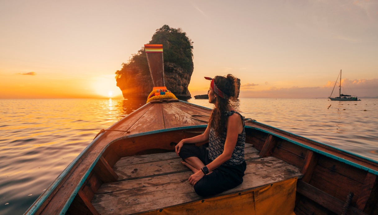 Long-tail boat, tramonto