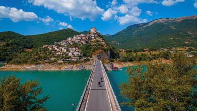 A passo lento tra i borghi italiani: nascono Le Strade più belle d’Italia