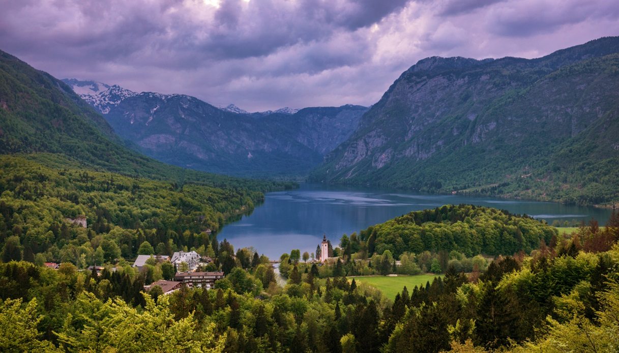 Bohinj, luogo splendido in primavera in Slovenia