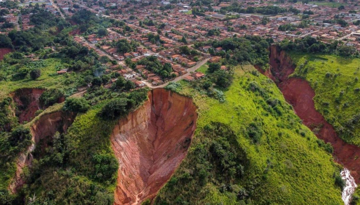 In Brasile c’è una città che rischia di scomparire: cosa sta succedendo