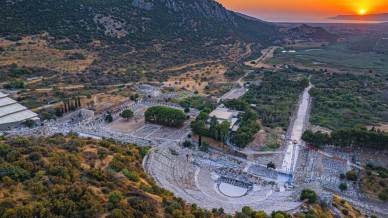 Efeso, la città leggendaria dove la storia vive in ogni pietra