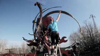 Surreale e bellissimo: il piccolo villaggio italiano che è un museo di scultura en plein air