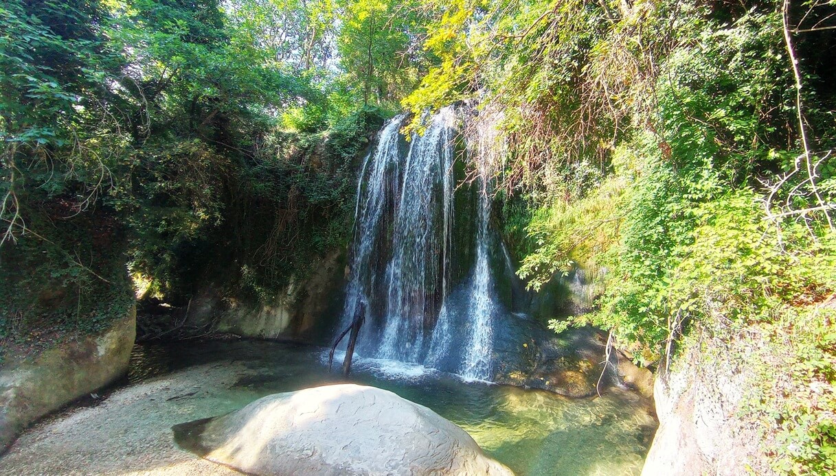 Cascata Lu Vagnatò sulla Via delle Cascate Perdute Sarnano Marche