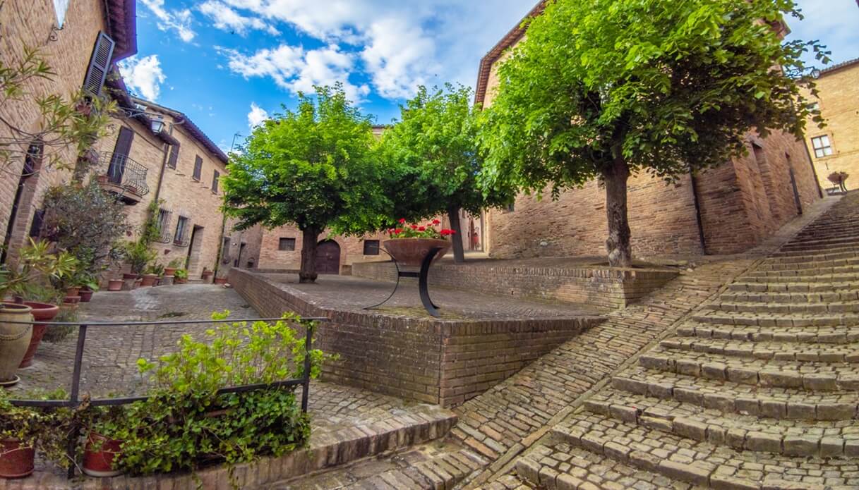 Scorcio del borgo di Sarnano nelle Marche