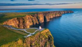 Scogliere di Moher, dove il cielo e l’oceano si incontrano in un abbraccio infinito