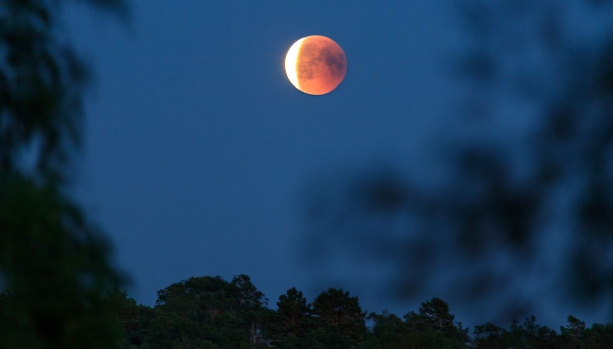 La Luna si tinge di rosso: ecco dove godersi lo spettacolo in Italia