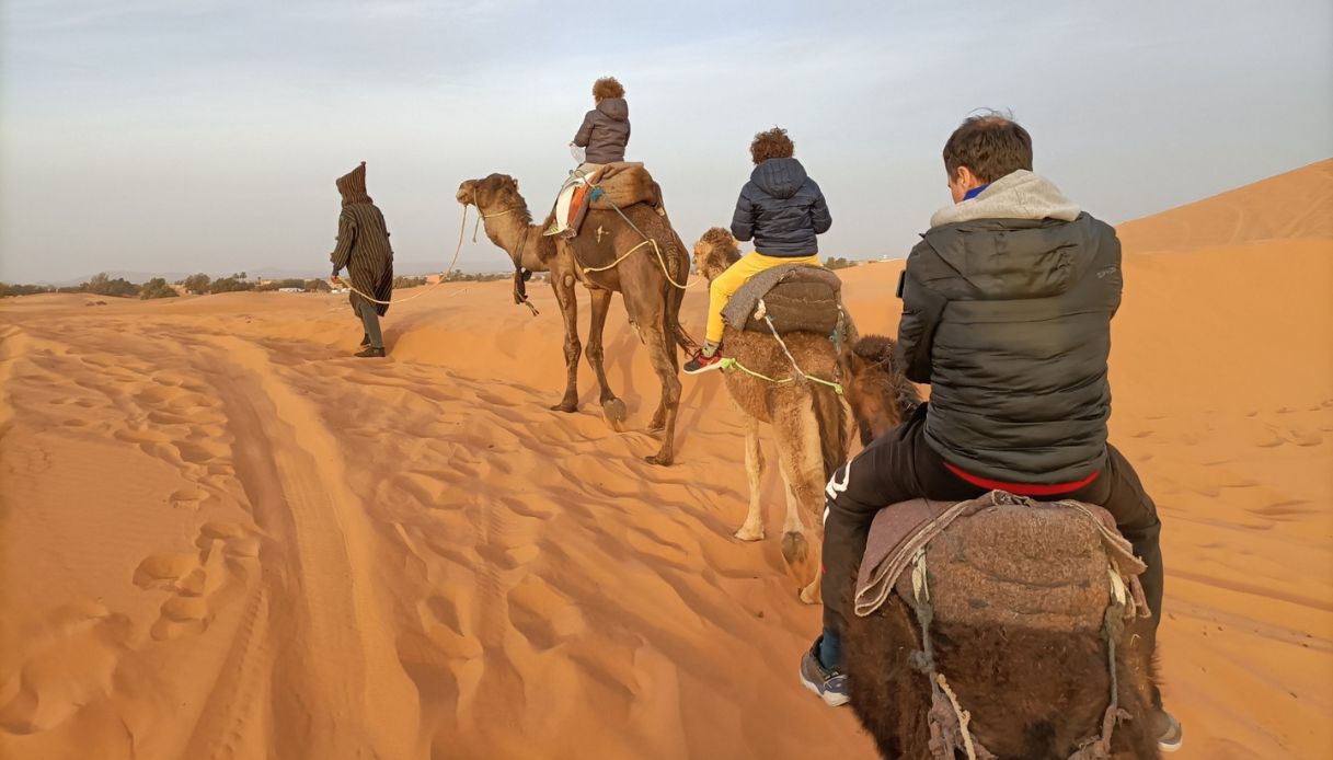 deserto marocco con bambini