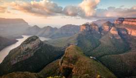 Il Blyde River Canyon è l’unico verde al mondo: qui la natura sfida l’impossibile