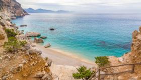 Cala Goloritzé è una delle spiagge più belle della Sardegna, e si entra a numero chiuso per proteggerla