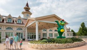 Come vivere una notte magica dormendo negli hotel dei più bei parchi divertimento, in Italia e nel mondo