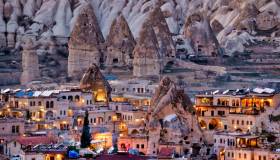 La valle incantata di Göreme, viaggio dentro la pietra e la storia