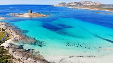 La spiaggia La Pelosa è un angolo di paradiso, su prenotazione per custodirne la bellezza