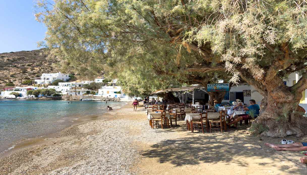 spiaggia poco affollata in europa