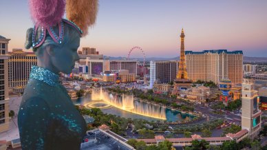 I luoghi di The Last Showgirl tra neon, piume e lustrini con Pamela Anderson