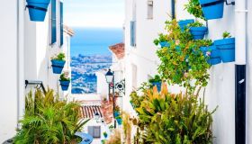 C’è un posto in Spagna dove il bianco acceca e il tempo rallenta: si chiama Mijas