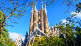 Dentro la Sagrada Familia: un viaggio nel capolavoro divino di Gaudí
