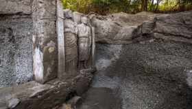 Pompei: scoperto un rilievo funebre, forse di una coppia, nella necropoli Porta Sarno