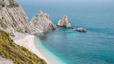 Alla scoperta di Sirolo, il magnifico borgo sul mare nella Riviera del Conero