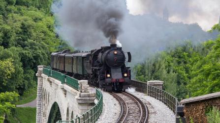 Cresce sempre più in Italia la passione per i viaggi lenti in treno