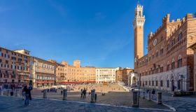 Dai riflettori di Hollywood al cuore di Siena: il Palio si racconta tra storia, cucina stellata e visioni d’autore