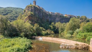 Castellfollit de la Roca, il villaggio sospeso tra cielo e abisso
