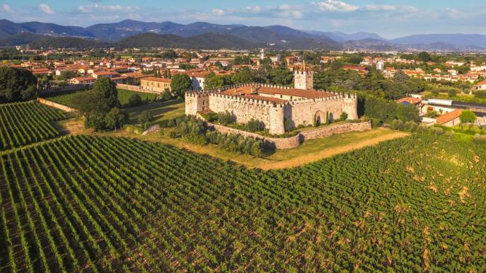 Cosa vedere in Franciacorta, territorio che custodisce vigneti, borghi antichi e panorami da cartolina