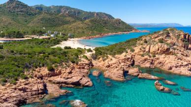 Estate italiana, le 7 migliori mete low cost del 2025 in cui trascorrere le vacanze
