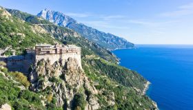 Monte Athos, giardino sacro della Vergine ai confini del mondo moderno