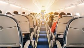 Alzarsi in aereo prima del dovuto può costare caro: in Turchia scattano le multe