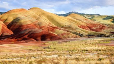 Alla scoperta delle Painted Hills, il deserto che si colora di mistero