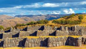 A Sacsayhuamán le pietre sono scolpite con una precisione perfetta: non passa neppure una lama